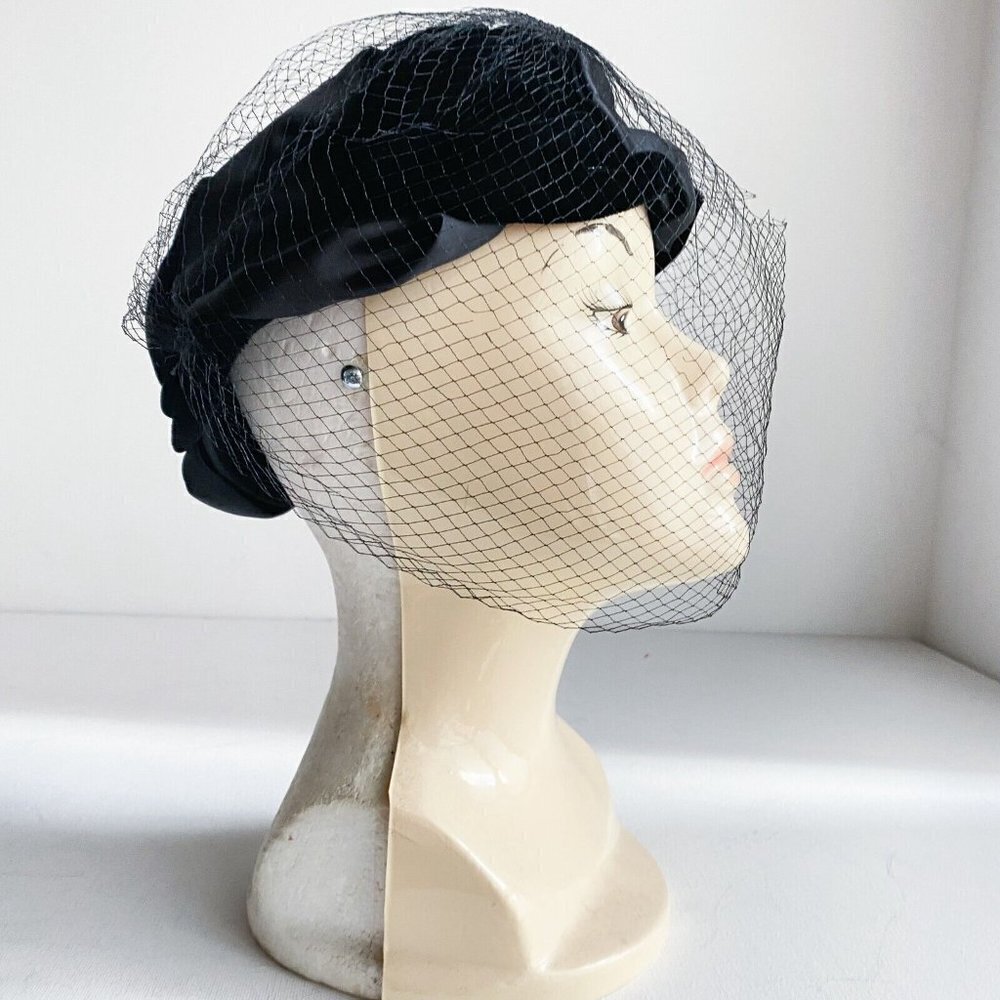 Vintage Velvet Satin  Black Pillbox gat with Mesh Overlay S - Picture 2 of 13